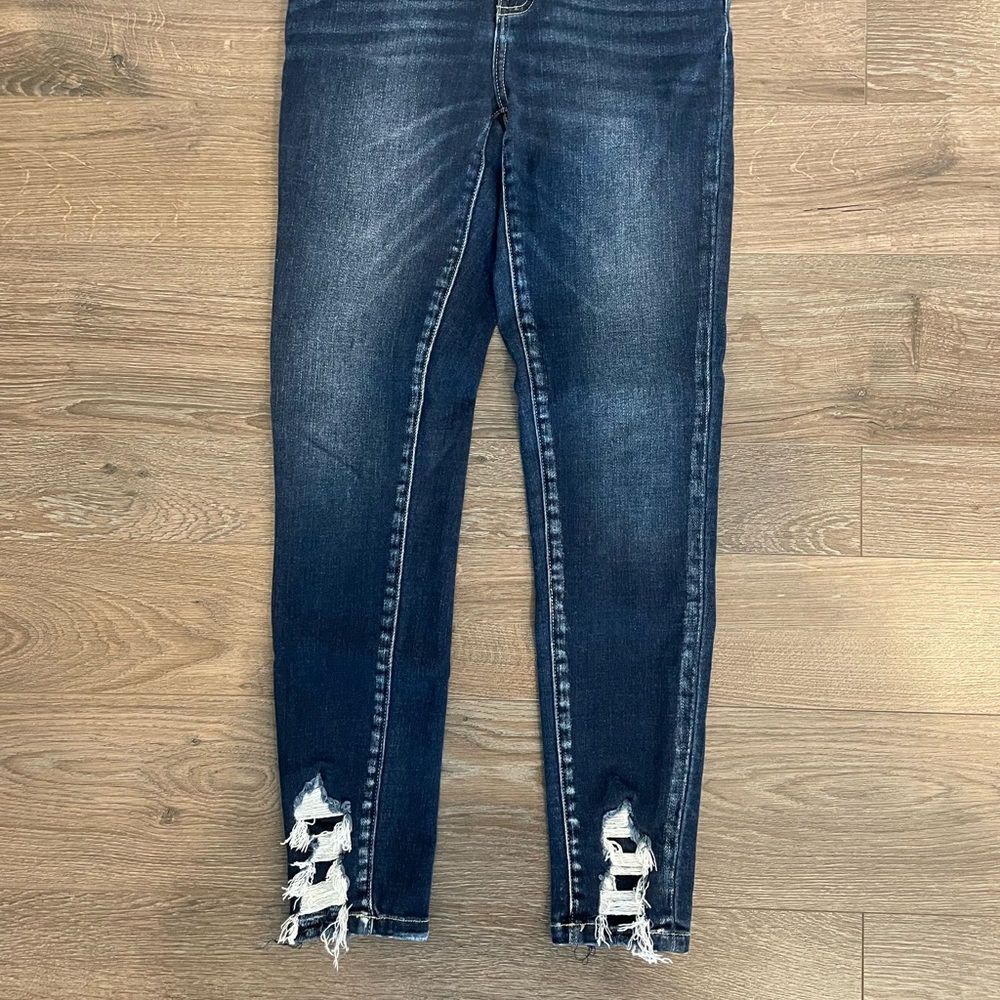 KanCan size 26 mid rise skinny ankle jeans